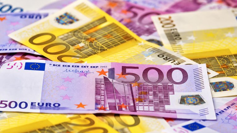 100 E vires sur le compte de 16 million de Francais ce vendredi pourquoi pas vous