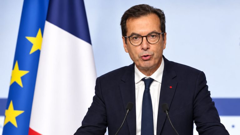 Assurance chomage lEtat preleve 2 milliards deuros lUnedic deficitaire des 2027
