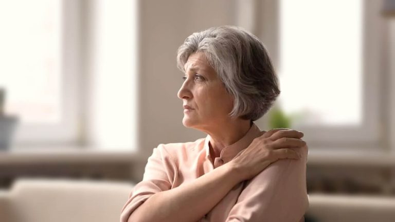 De 2 400 a 1 300 E par mois a 64 ans Maria raconte jusquou elle doit aller pour survivre