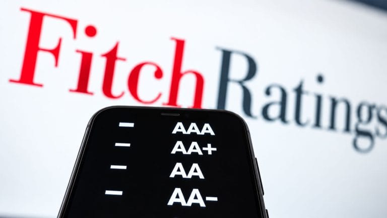 Dette francaise Fitch tire la sonnette dalarme et les consequences pourraient depasser les marches